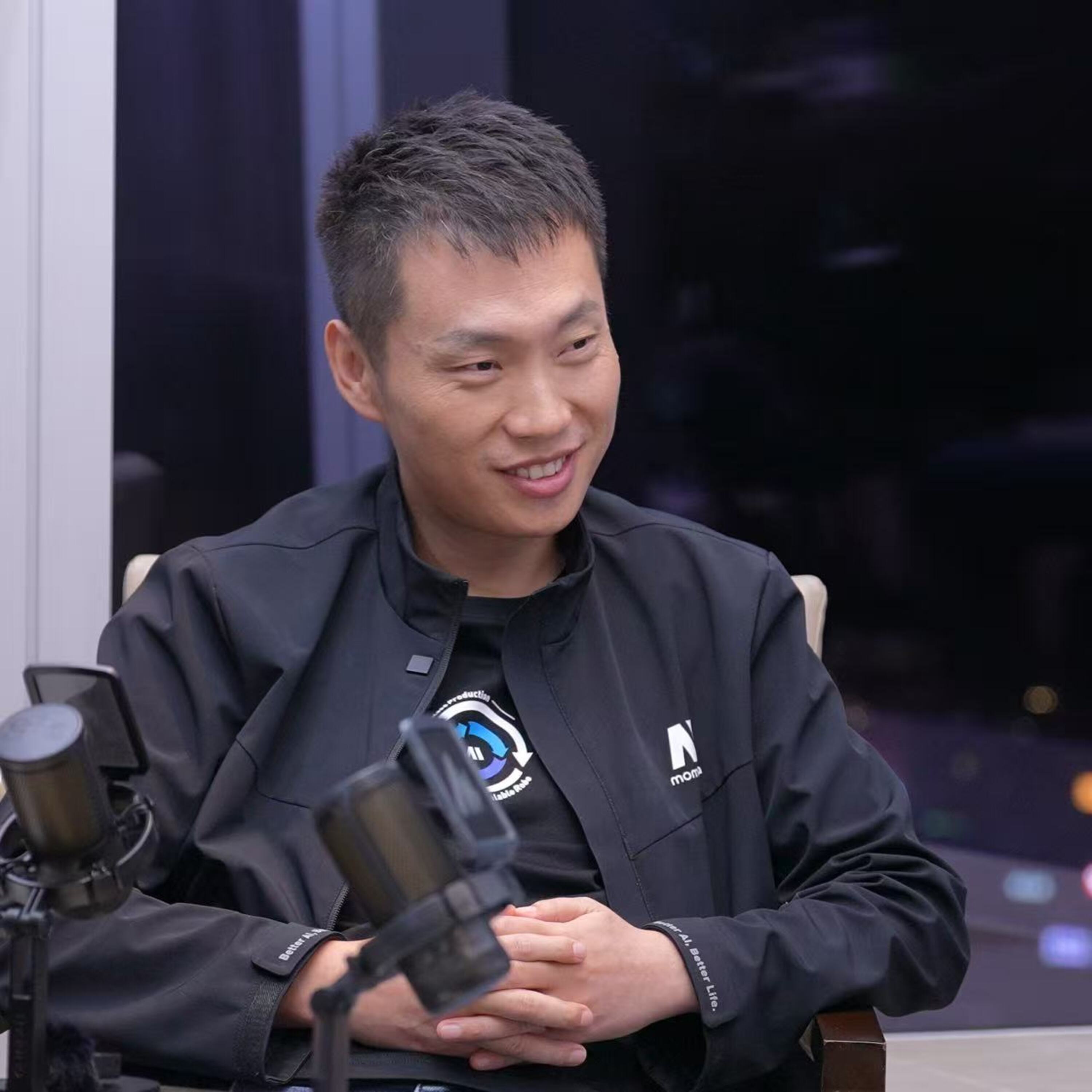 172: Momenta IPO后再访曹旭东:就是想做没有尽头的AI Episode cover