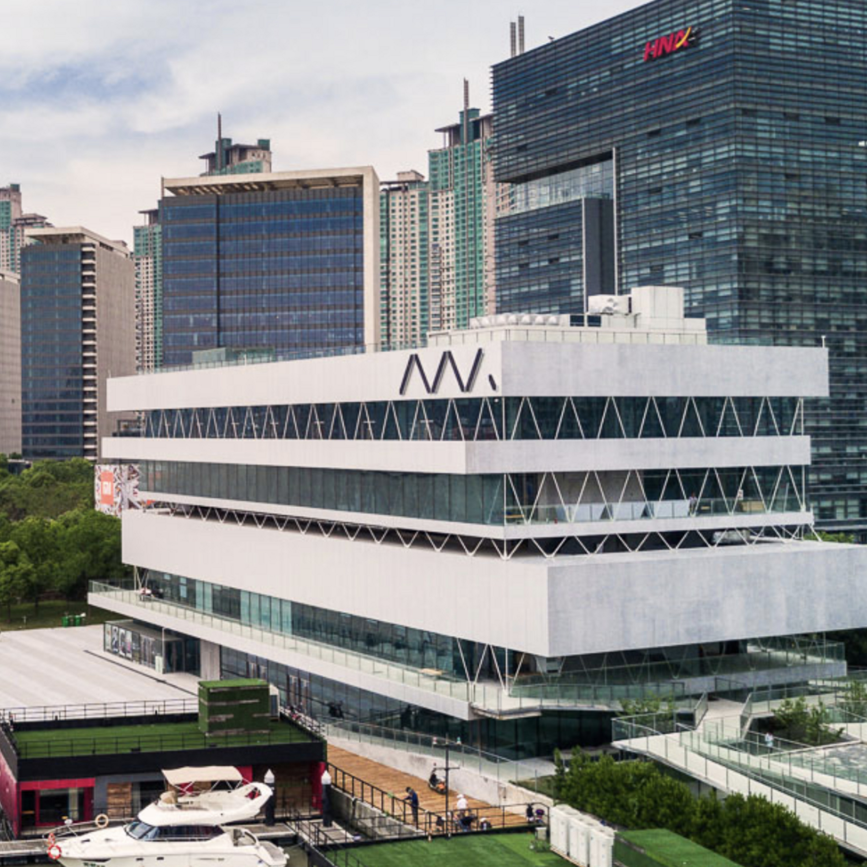 68: 怎么运营一家美术馆?和艺仓美术馆馆长余光照聊聊艺术、艺术馆和怎么办展 Episode cover