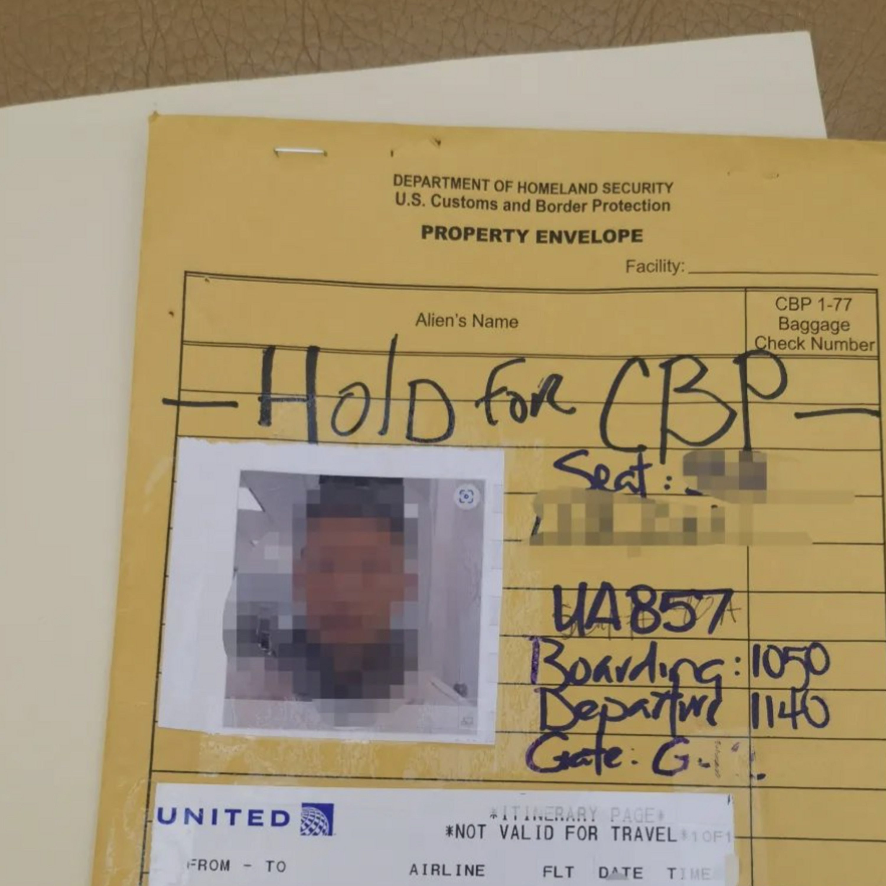 75: 大厂员工被关美国监狱?聊聊出海人的共同风险:入境被遣返怎么办 Episode cover