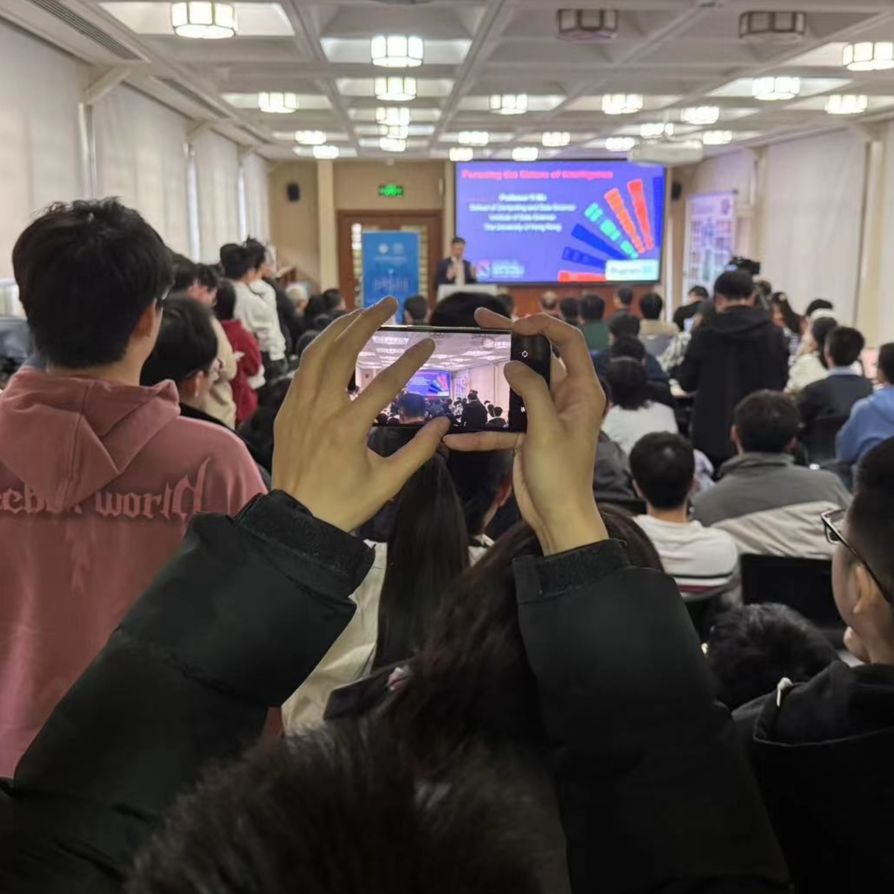 108: 与马毅聊智能史:“DNA是最早的大模型”,智能的本质是减熵 Episode cover