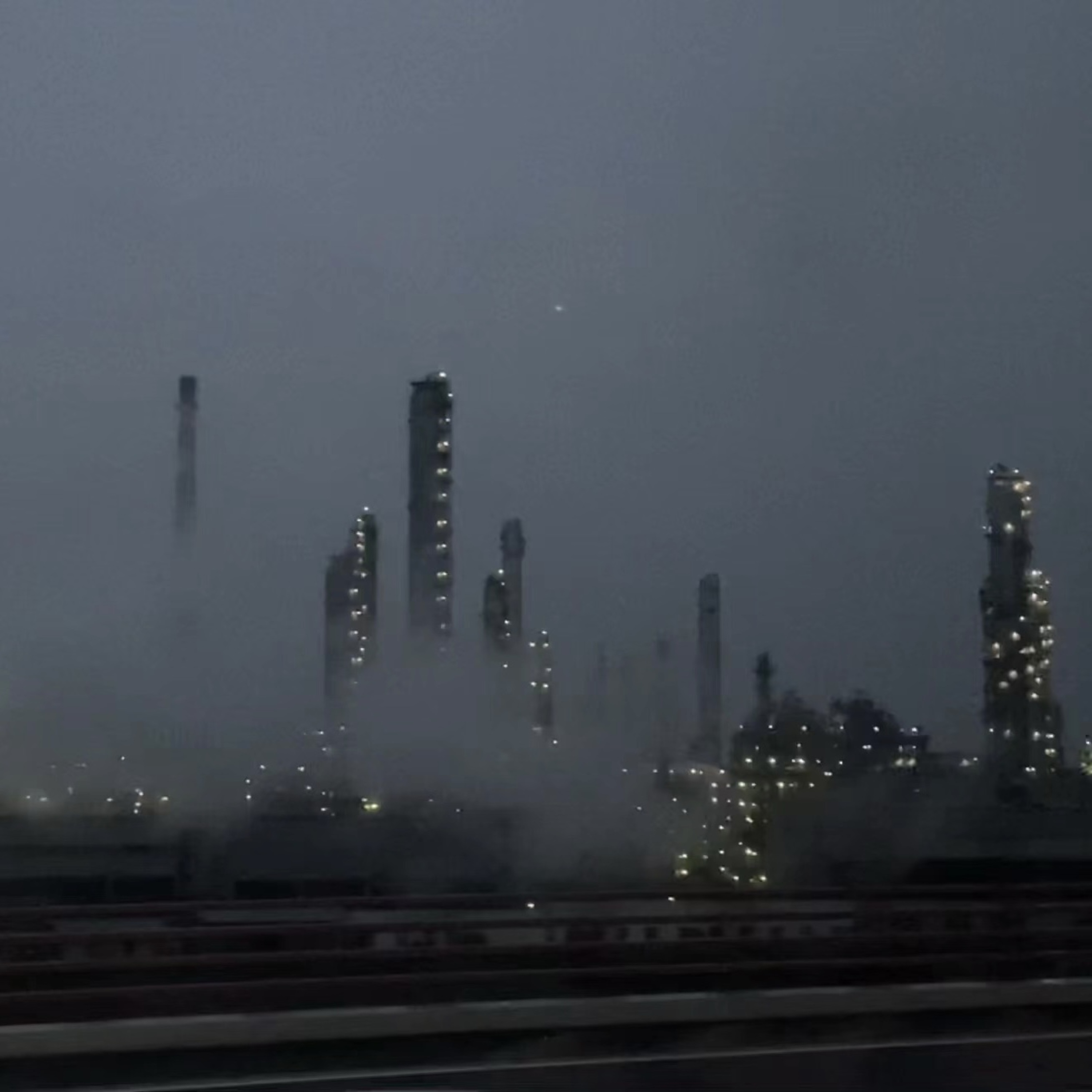 cover of episode Episode 41: 疫情日记2：在混乱中重建共识和秩序，一个社区工作者的自述